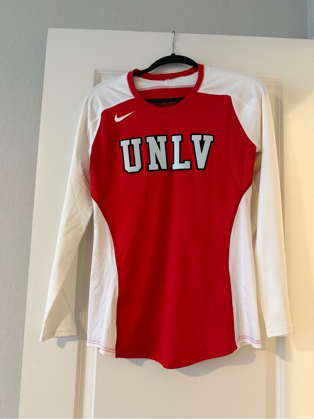Nike UNLV dri-fit long sleeve shirt - Picture 2 of 5